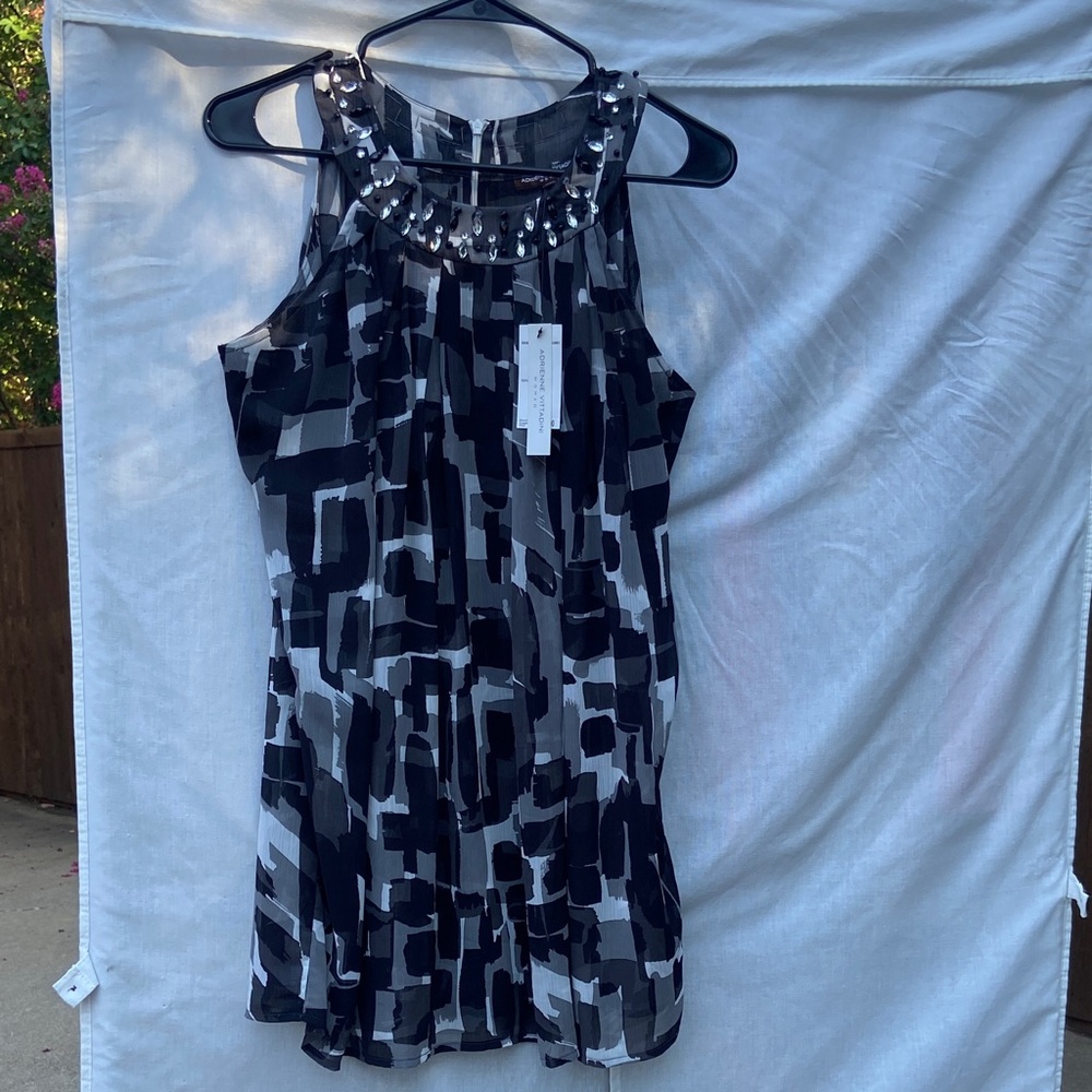 Adrienne Vittadini Black and Gray Geometric Top